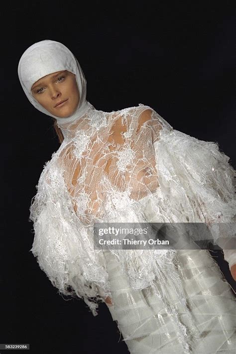 carmen kass givenchy|Givenchy Spring 2002 Couture Fashion Show .